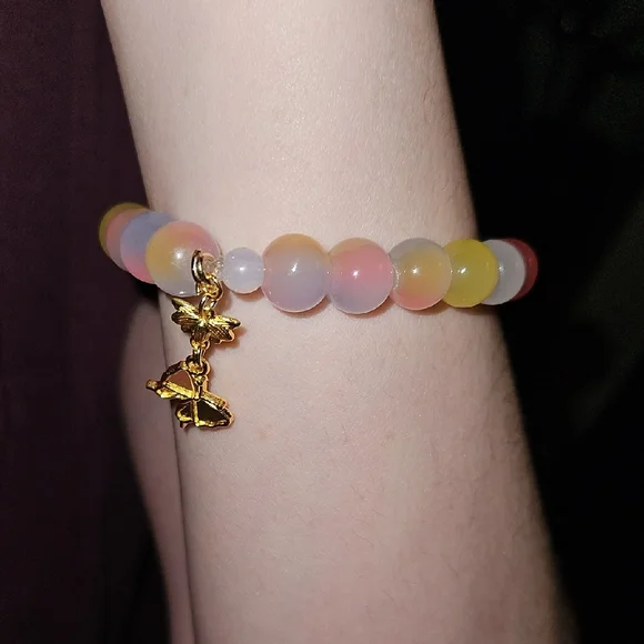 Elegant Multicolor Glass Beaded Bracelet with Gold Charms - Picture 5 of 6